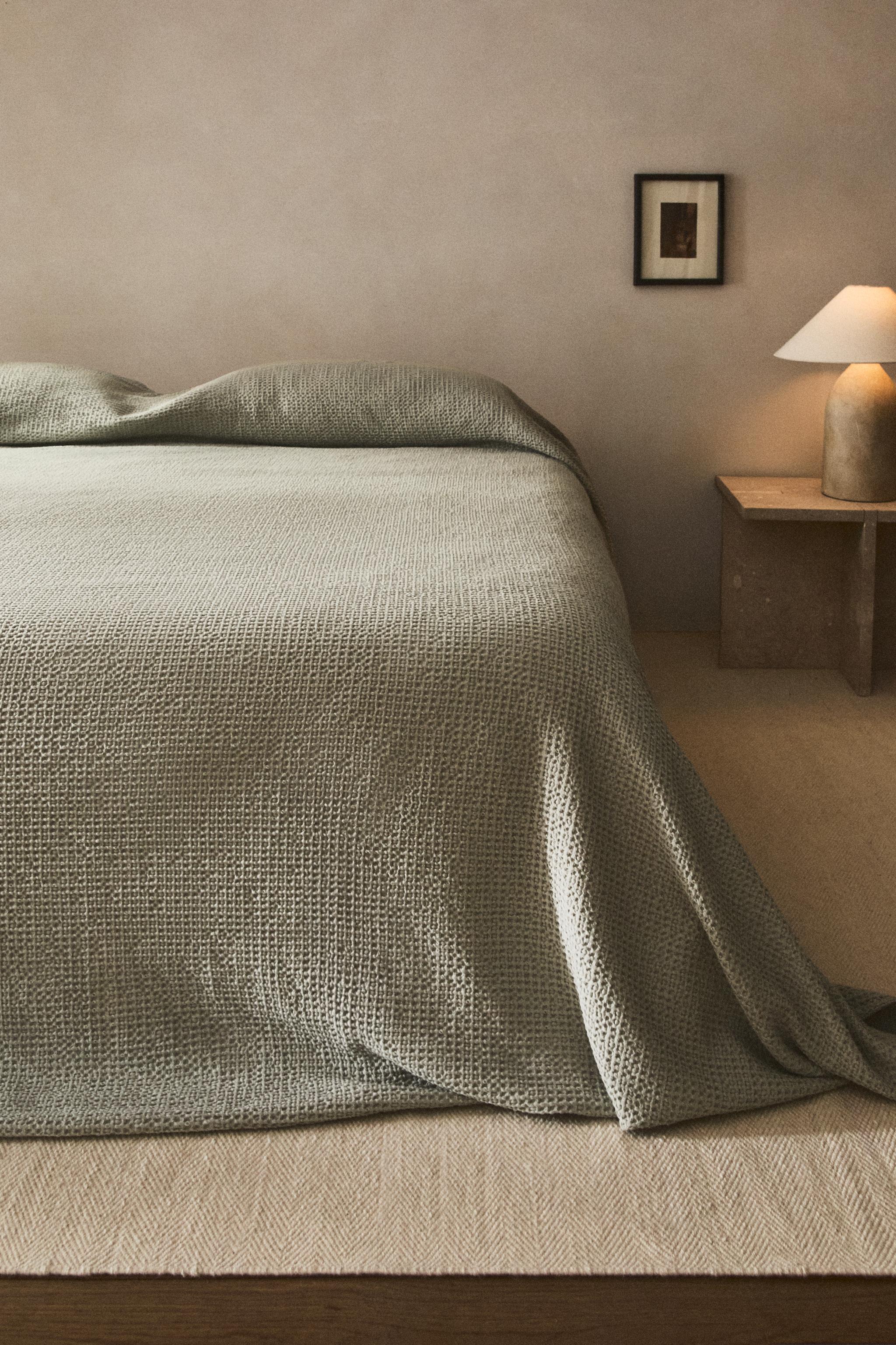 MINI WAFFLE BEDSPREAD